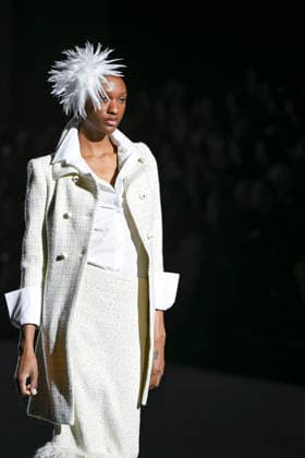 Menchen Tomas - Mercedes-Benz Fashion Week Madrid, Spain - 21 Mar 2026 A model walks the runway wearing a design by Menchen Tomas during Mercedes-Benz Fashion Week de Madrid in IFEMA. Madrid Spain Copyright: xAtilanoxGarciax xSOPAxImagesx photos09893