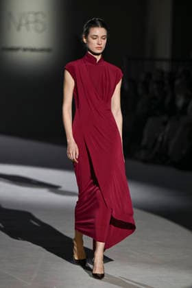 Menchen Tomas - Mercedes-Benz Fashion Week Madrid, Spain - 21 Mar 2026 A model walks the runway wearing a design by Menchen Tomas during Mercedes-Benz Fashion Week de Madrid in IFEMA. Madrid Spain Copyright: xAtilanoxGarciax xSOPAxImagesx photos09864