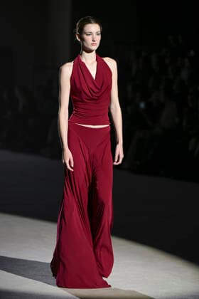 Menchen Tomas - Mercedes-Benz Fashion Week Madrid, Spain - 21 Mar 2026 A model walks the runway wearing a design by Menchen Tomas during Mercedes-Benz Fashion Week de Madrid in IFEMA. Madrid Spain Copyright: xAtilanoxGarciax xSOPAxImagesx photos09857