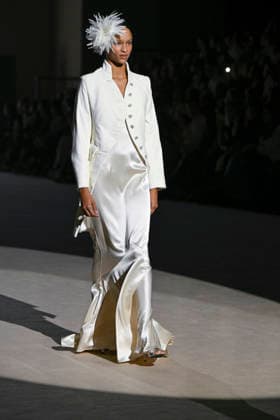 February 28, 2026, Madrid, Spain: A model walks the runway wearing a design by Menchen Tomas during Mercedes-Benz Fashion Week de Madrid in IFEMA. Madrid Spain  - ZUMAs197 20260228_aaa_s197_2904 Copyright: xAtilanoxGarciax