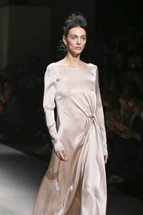 Fely Campo - Mercedes-Benz Fashion Week Madrid, Spain - 21Mar 2026 A model walks the runway wearing a design by Fely Campo during Mercedes-Benz Fashion Week de Madrid in IFEMA. Madrid Spain Copyright: xAtilanoxGarciax xSOPAxImagesx photos09955
