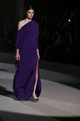 February 28, 2026, Madrid, Spain: A model walks the runway wearing a design by Menchen Tomas during Mercedes-Benz Fashion Week de Madrid in IFEMA. Madrid Spain  - ZUMAs197 20260228_aaa_s197_2951 Copyright: xAtilanoxGarciax