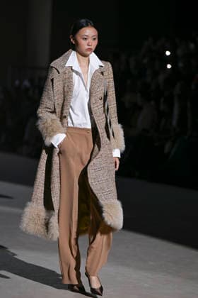 February 28, 2026, Madrid, Spain: A model walks the runway wearing a design by Menchen Tomas during Mercedes-Benz Fashion Week de Madrid in IFEMA. Madrid Spain - ZUMAs197 20260228_aaa_s197_2947 Copyright: xAtilanoxGarciax