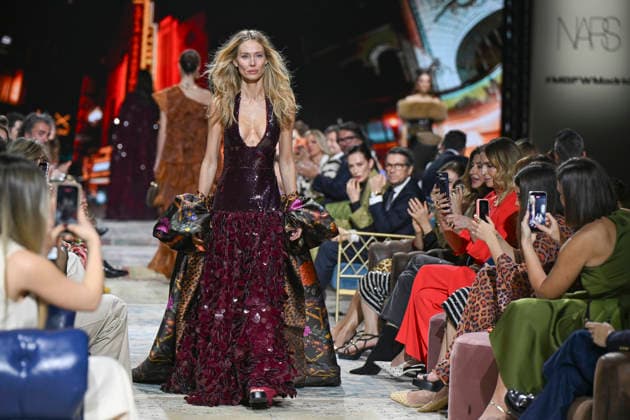 Lola Casademunt - Mercedes-Benz Fashion Week Madrid, Spain - 21 Mar 2026 A model walks the runway wearing a design by Lola Casademunt during Mercedes-Benz Fashion Week de Madrid in IFEMA. Madrid Spain Copyright: xAtilanoxGarciax xSOPAxImagesx photos10164