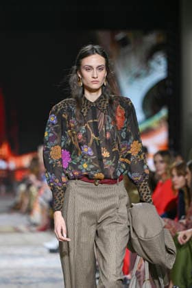 Lola Casademunt - Mercedes-Benz Fashion Week Madrid, Spain - 21 Mar 2026 A model walks the runway wearing a design by Lola Casademunt during Mercedes-Benz Fashion Week de Madrid in IFEMA. Madrid Spain Copyright: xAtilanoxGarciax xSOPAxImagesx photos10138