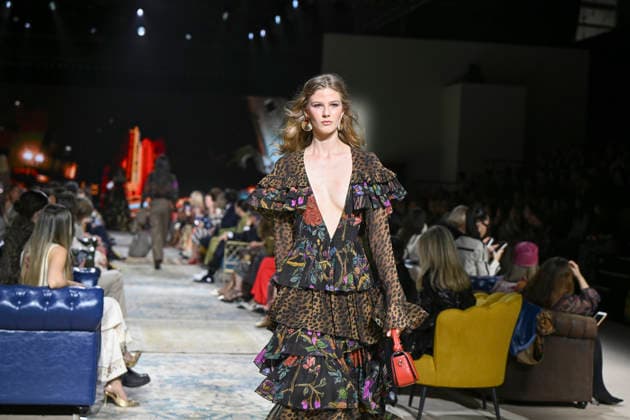 Lola Casademunt - Mercedes-Benz Fashion Week Madrid, Spain - 21 Mar 2026 A model walks the runway wearing a design by Lola Casademunt during Mercedes-Benz Fashion Week de Madrid in IFEMA. Madrid Spain Copyright: xAtilanoxGarciax xSOPAxImagesx photos10144