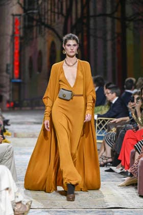 Lola Casademunt - Mercedes-Benz Fashion Week Madrid, Spain - 21 Mar 2026 A model walks the runway wearing a design by Lola Casademunt during Mercedes-Benz Fashion Week de Madrid in IFEMA. Madrid Spain Copyright: xAtilanoxGarciax xSOPAxImagesx photos10122