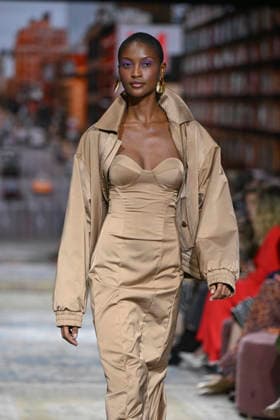 Lola Casademunt - Mercedes-Benz Fashion Week Madrid, Spain - 21 Mar 2026 A model walks the runway wearing a design by Lola Casademunt during Mercedes-Benz Fashion Week de Madrid in IFEMA. Madrid Spain Copyright: xAtilanoxGarciax xSOPAxImagesx photos10100