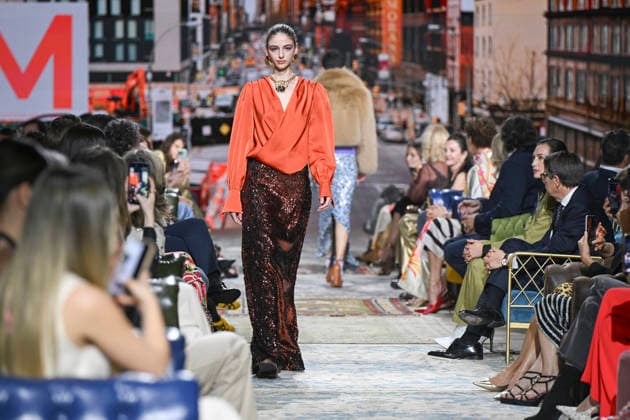 Lola Casademunt - Mercedes-Benz Fashion Week Madrid, Spain - 21 Mar 2026 A model walks the runway wearing a design by Lola Casademunt during Mercedes-Benz Fashion Week de Madrid in IFEMA. Madrid Spain Copyright: xAtilanoxGarciax xSOPAxImagesx photos10102