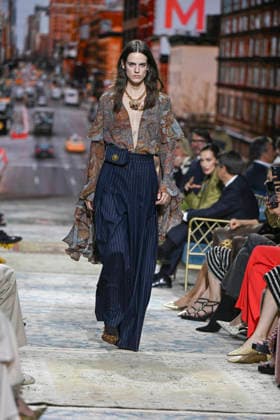 Lola Casademunt - Mercedes-Benz Fashion Week Madrid, Spain - 21 Mar 2026 A model walks the runway wearing a design by Lola Casademunt during Mercedes-Benz Fashion Week de Madrid in IFEMA. Madrid Spain Copyright: xAtilanoxGarciax xSOPAxImagesx photos10088