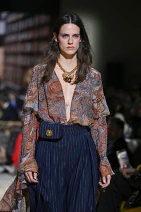 Lola Casademunt - Mercedes-Benz Fashion Week Madrid, Spain - 21 Mar 2026 A model walks the runway wearing a design by Lola Casademunt during Mercedes-Benz Fashion Week de Madrid in IFEMA. Madrid Spain Copyright: xAtilanoxGarciax xSOPAxImagesx photos10089