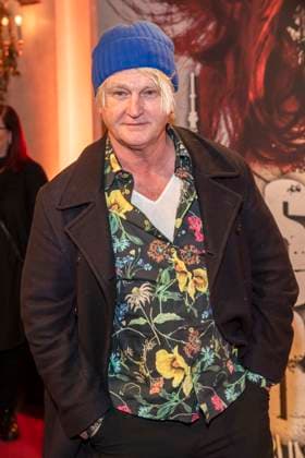abb Detlev Buck Regisseur blaue Muetze zu Gast auf der Deutschland Premiere von Wir sind am Leben das Berlin Musical im Theater des Westens am Samstag 21.03.2026 Berlin Deutschland
