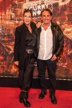 abb Katy Karrenbauer mit Gast zu Gast auf der Deutschland Premiere von Wir sind am Leben das Berlin Musical im Theater des Westens am Samstag 21.03.2026 Berlin Deutschland