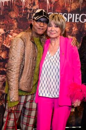 abb Francis Winter und Judy Winter Mutter Sohn zu Gast auf der Deutschland Premiere von Wir sind am Leben das Berlin Musical im Theater des Westens am Samstag 21.03.2026 Berlin Deutschland
