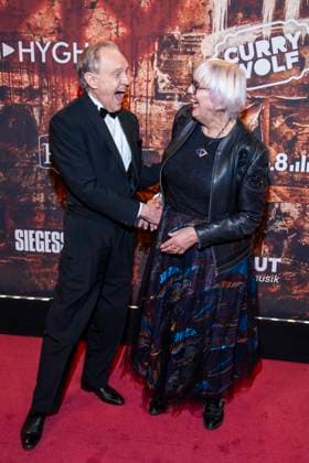 abb Georg Preusse Mary und Claudia Roth zu Gast auf der Deutschland Premiere von Wir sind am Leben das Berlin Musical im Theater des Westens am Samstag 21.03.2026 Berlin Deutschland