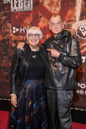 abb Claudia Roth und Georg Uecker zu Gast auf der Deutschland Premiere von Wir sind am Leben das Berlin Musical im Theater des Westens am Samstag 21.03.2026 Berlin Deutschland