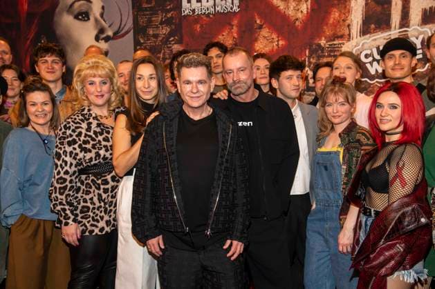 abb Peter Plate und Ulf Leo Sommer Cast Darsteller Grupp zu Gast auf der Deutschland Premiere von Wir sind am Leben das Berlin Musical im Theater des Westens am Samstag 21.03.2026 Berlin Deutschland
