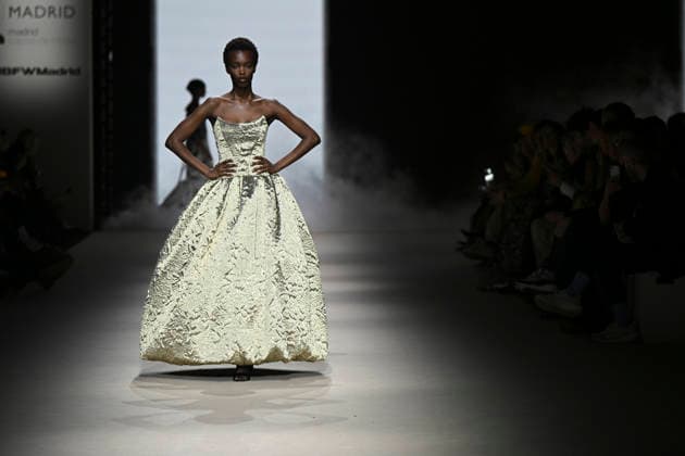 Yolancris - Mercedes-Benz Fashion Week Madrid, Spain - 21 Mar 2026 A model walks the runway wearing a design by Yolancris during Mercedes-Benz Fashion Week de Madrid in IFEMA. Madrid Spain Copyright: xAtilanoxGarciax xSOPAxImagesx photos10074