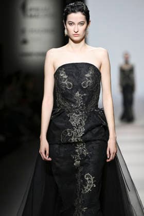Yolancris - Mercedes-Benz Fashion Week Madrid, Spain - 21 Mar 2026 A model walks the runway wearing a design by Yolancris during Mercedes-Benz Fashion Week de Madrid in IFEMA. Madrid Spain Copyright: xAtilanoxGarciax xSOPAxImagesx photos10066