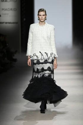 Yolancris - Mercedes-Benz Fashion Week Madrid, Spain - 21 Mar 2026 A model walks the runway wearing a design by Yolancris during Mercedes-Benz Fashion Week de Madrid in IFEMA. Madrid Spain Copyright: xAtilanoxGarciax xSOPAxImagesx photos10009