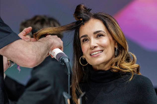 Jana Ina Zarrella auf der Top Hair Workshop Stage für Dyson bei der Beauty und Top Hair Messe Düsseldorf 2026 in der Messe Düsseldorf. Düsseldorf, 21.03.2026