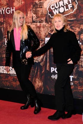 Anja Caspary und Annette Humpe bei der Premiere des Musicals Wir sind am Leben - Das Berlin Musical im Theater des Westens. Berlin, 21.03.2026