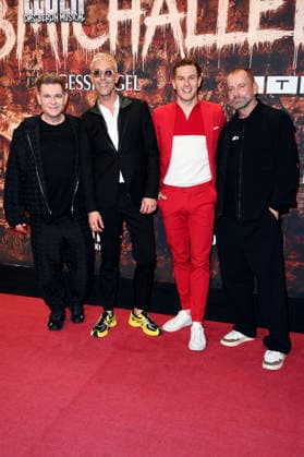 Peter Plate, Gast, Lukas Sauer und Ulf Leo Sommer bei der Premiere des Musicals Wir sind am Leben - Das Berlin Musical im Theater des Westens. Berlin, 21.03.2026