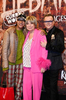 Francis Winter, Judy Winter und Lars Vestergaard von Laustsen bei der Premiere des Musicals Wir sind am Leben - Das Berlin Musical im Theater des Westens. Berlin, 21.03.2026