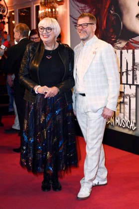 Claudia Roth und Werner Graf bei der Premiere des Musicals Wir sind am Leben - Das Berlin Musical im Theater des Westens. Berlin, 21.03.2026
