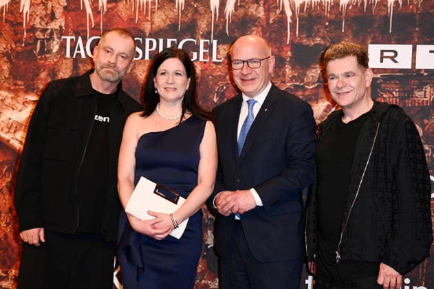 Peter Plate, Katharina Günther-Wünsch, Kai Wegner und Ulf Leo Sommer bei der Premiere des Musicals Wir sind am Leben - Das Berlin Musical im Theater des Westens. Berlin, 21.03.2026
