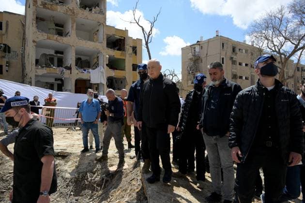 News Bilder des Tages Netanyahu inspects missile strike site in Arad ARAD, ISRAEL - MARCH 22: (----EDITORIAL USE ONLY – MANDATORY CREDIT - AVI OHAYON GPO HANDOUT - NO MARKETING NO ADVERTISING CAMPAIGNS - DISTRIBUTED AS A SERVICE TO CLIENTS----) Israeli Prime Minister Benjamin Netanyahu inspects damage at a site hit by a missile during an Iranian retaliatory attack in Arad, Israel, on March 22, 2026. Avi Ohayon GPO Handout Anadolu Arad Israel. Editorial use only. Please get in touch for any other usage.  Copyright: x2026xAnadoluxAvixOhayonx xGPOx xHandoutx