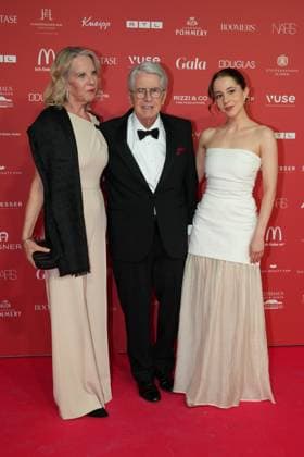 Spa Award 2026. Britta Gessler, Frank Elstner und Enya Elstner auf dem Roten Teppich bei der Spa Awards Gala im Kurhaus Baden-Baden am 21.03.2026. Baden-Baden Kurhaus Baden-Württemberg