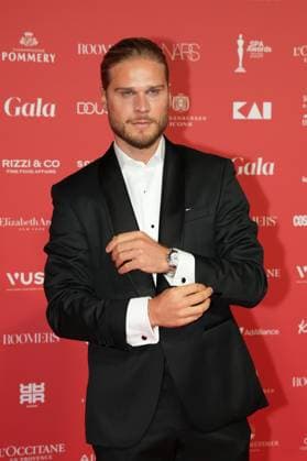 Spa Award 2026. Rurik Gislason auf dem Roten Teppich bei der Spa Awards Gala im Kurhaus Baden-Baden am 21.03.2026. Baden-Baden Kurhaus Baden-Württemberg