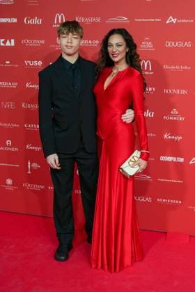Spa Award 2026. Lilly Becker mit Sohn Amadeus auf dem Roten Teppich bei der Spa Awards Gala im Kurhaus Baden-Baden am 21.03.2026. Baden-Baden Kurhaus Baden-Württemberg *** Spa Award 2026 Lilly Becker with son Amadeus on the red carpet at the Spa Awards Gala at the Kurhaus Baden Baden on 21 03 2026 Baden Baden Kurhaus Baden Württemberg
