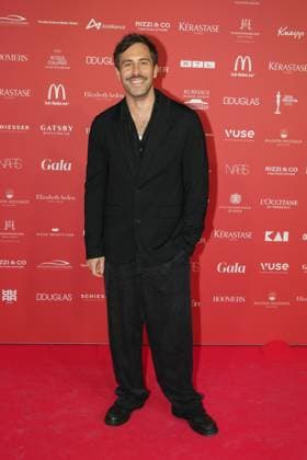 Spa Award 2026. Max Giesinger auf dem Roten Teppich bei der Spa Awards Gala im Kurhaus Baden-Baden am 21.03.2026. Baden-Baden Kurhaus Baden-Württemberg