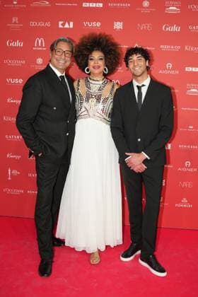 Spa Award 2026. Mustafa Gündogdu (Mousse T), Khadra Sufi und Sol Gündogdu auf dem Roten Teppich bei der Spa Awards Gala im Kurhaus Baden-Baden am 21.03.2026. Baden-Baden Kurhaus Baden-Württemberg