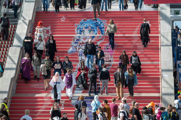 Leipzig - Volle Hallen zum letzten Messetag: Abschluss auf der Leipziger Buchmesse 22.03.2026¨Leipzig, Messe-Allee (Leipziger Messe) im Foto: Impressionen Manga Comic Con ¨Am Sonntag hat die Leipziger Buchmesse noch einmal zahlreiche Besucher auf das Messegelände gelockt und einen lebendigen Abschluss des diesjährigen Events geboten. Besonders Familien, Literaturfans und Cosplay-Begeisterte nutzten den letzten Messetag, um durch die Hallen zu schlendern, Neuerscheinungen zu entdecken und Autorinnen und Autoren hautnah zu erleben. Neben gut besuchten Lesungen und Signierstunden stand vor allem der Austausch im Mittelpunkt: Gespräche über aktuelle gesellschaftliche Themen, neue Buchtrends und die Zukunft der Branche prägten das Gesc Copyright: xEHLxMedia Erik-HolmxLanghofx 20260322_buchmesse-leipzig-sonntag_62