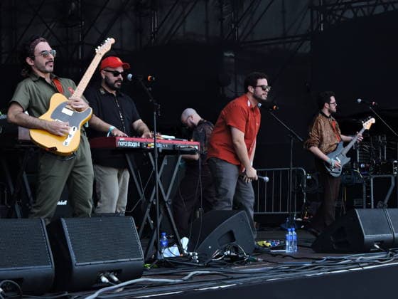RECORD DATE NOT STATED I m going to Lollapalooza. Sao Paulo (SP), 03 22 2026 - Culture Music Shows - The rock band Papangu opens the day on the Flying Fish stage on the last day of Lollapalooza 2026 at the Interlagos racetrack in the south of Sao Paulo, this Sunday, March 22, 2026. (Foto: Leandro Chemalle Thenews2 imago images) I m going to Lollapalooza.  Copyright: xLeandroxChemallex