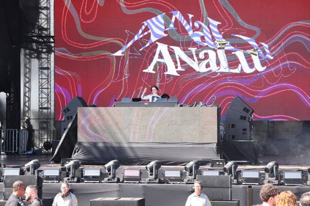 DJ Analu will perform at Lollapalooza Brazil 2026 in Sao Paulo. Sao Paulo (SP), March 22, 2026 Lollapalooza Brazil Show DJ Analu DJ Analu performs during the Lollapalooza Brazil festival, held at the Interlagos racetrack in the southern part of Sao Paulo. The event brings together national and international artists for three days of shows and musical attractions, this Sunday, March 22, 2026. (Foto: Leco Viana Thenews2 imago images) DJ Analu will perform at Lollapalooza Brazil 2026 in Sao Paulo.  Copyright: xLecoxVianax