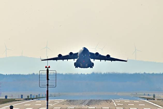 22.3.2026 Ramstein Air Base Die US Amerikanische Luftwaffenbasis Ramstein. Seit dem amerikanisch - israelischen Angrif auf den Iran herrscht hier wieder reger Flugbetrieb. Ramstein Miesenbach Air Base Rheinland Pfalz Deutschland *** 22 3 2026 Ramstein Air Base The US American Air Force Base Ramstein Since the American-Israeli attack on Iran, there has been a lot of air traffic here again Ramstein Miesenbach Air Base Rhineland-Palatinate Germany
