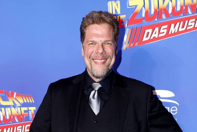 Tetje Mierendorf bei der Zurueck in die Zukunft Musical Premiere am 22.03.2026 im Stage Operettenhaus in Hamburg Zurueck in die Zukunft Musical Premiere in Hamburg