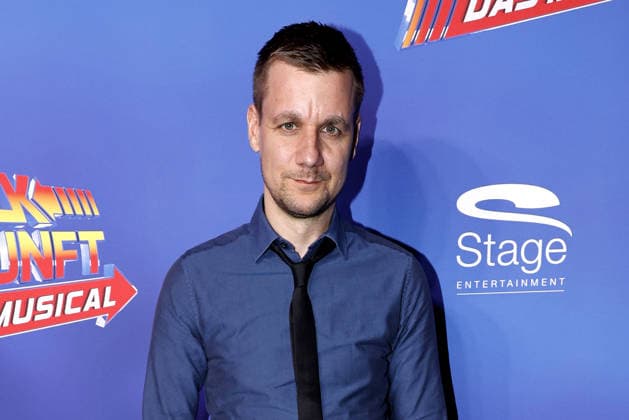 Tobias Schlegl bei der Zurueck in die Zukunft Musical Premiere am 22.03.2026 im Stage Operettenhaus in Hamburg Zurueck in die Zukunft Musical Premiere in Hamburg