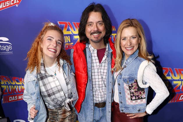 Johanna Mross, Lanny Lanner und Stefanie Hertel bei der Zurueck in die Zukunft Musical Premiere am 22.03.2026 im Stage Operettenhaus in Hamburg Zurueck in die Zukunft Musical Premiere in Hamburg