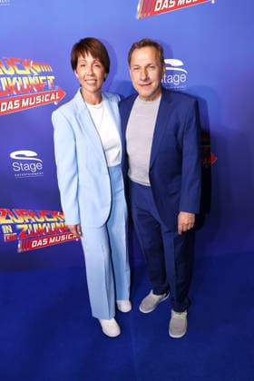 Christl und Richy Mueller bei der Zurueck in die Zukunft Musical Premiere am 22.03.2026 im Stage Operettenhaus in Hamburg Zurueck in die Zukunft Musical Premiere in Hamburg