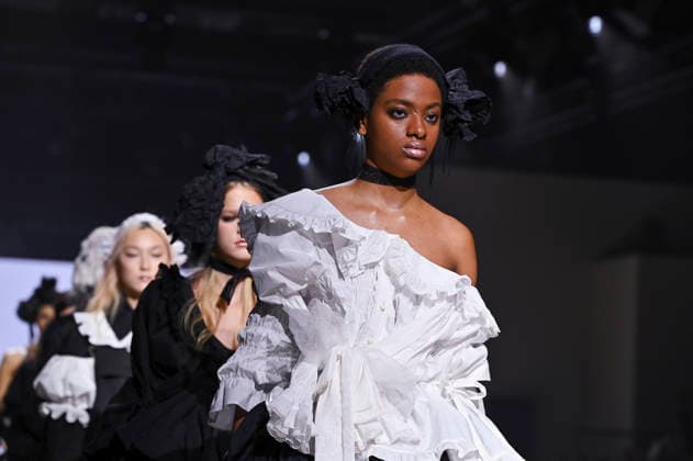 Mercedes-Benz Fashion Week Madrid in Spain - 22 Mar 2026 Models walk the runway wearing a design by Mericusan during Mercedes-Benz Fashion Week de Madrid in IFEMA. Madrid Spain Copyright: xAtilanoxGarciax xSOPAxImagesx photos10274