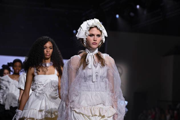 Mercedes-Benz Fashion Week Madrid in Spain - 22 Mar 2026 Models walk the runway wearing a design by Mericusan during Mercedes-Benz Fashion Week de Madrid in IFEMA. Madrid Spain Copyright: xAtilanoxGarciax xSOPAxImagesx photos10272