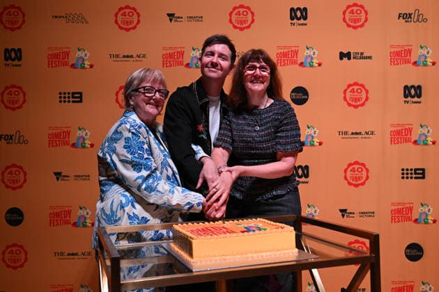 MELBOURNE COMEDY FESTIVAL LAUNCH, (L-R) Australian stand-up comedians, Denise Scott and Nath Valvo and Melbourne Comedy Festival Director Susan Provan pose for a photo during the launch of the 2026 Melbourne International Comedy Festival at Melbourne Town Hall, in Melbourne, Monday, March 23, 2026. ( NO ARCHIVING MELBOURNE VICTORIA AUSTRALIA  Copyright: xJAMESxROSSx 20260323196321206974