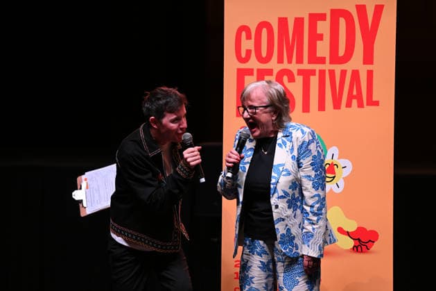 MELBOURNE COMEDY FESTIVAL LAUNCH, Australian stand-up comedian, Denise Scott and Nath Valvo during the launch of the 2026 Melbourne International Comedy Festival at Melbourne Town Hall, in Melbourne, Monday, March 23, 2026. ( NO ARCHIVING MELBOURNE VICTORIA AUSTRALIA  Copyright: xJAMESxROSSx 20260323154116653760