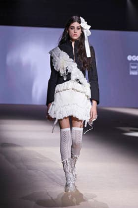 Mercedes-Benz Fashion Week Madrid in Spain - 22 Mar 2026 A model walks the runway wearing a design by Mericusan during Mercedes-Benz Fashion Week de Madrid in IFEMA. Madrid Spain Copyright: xAtilanoxGarciax xSOPAxImagesx photos10267