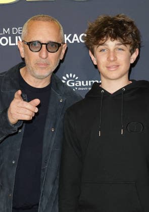 Gad Elmaleh et son fils Raphaël Première du film Juste une illusion au cinéma Le Grand Rex à Paris le 22 mars 2026 Coadic Guirec Bestimage Premiere of the film Just an Illusion at the Grand Rex cinema in Paris on March 22, 2026 Paris France  Copyright: xCOADICxGUIRECx xBESTIMAGExCOADICxGUIRECx xBESTIMAGEx